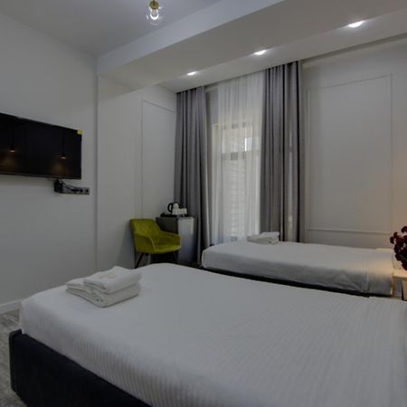 Aisha Hotel Bishkek Ngoại thất bức ảnh