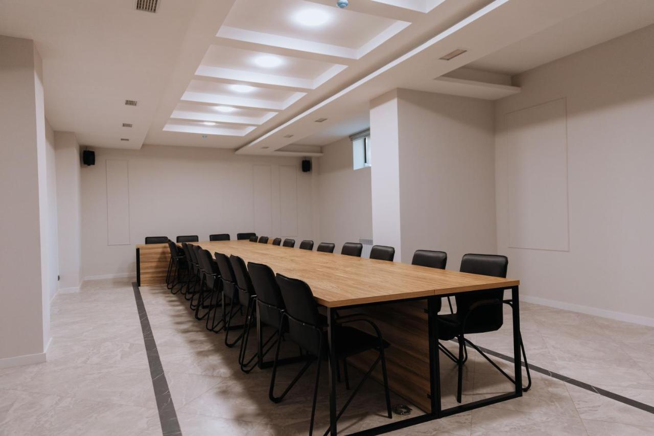Aisha Hotel Bishkek Ngoại thất bức ảnh