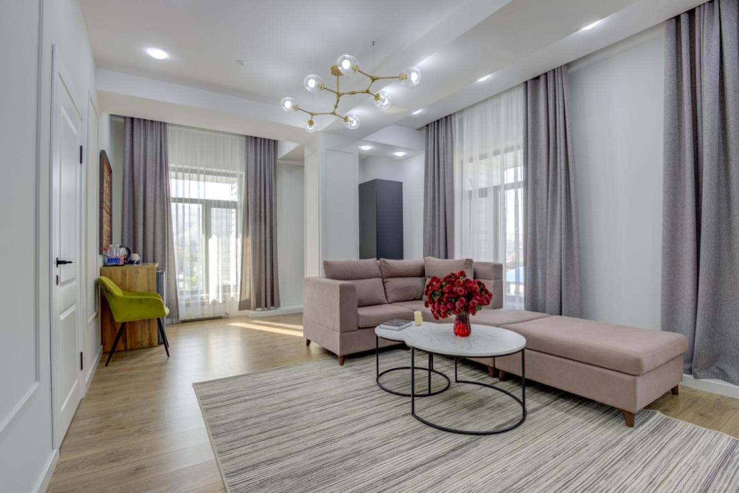 Aisha Hotel Bishkek Ngoại thất bức ảnh