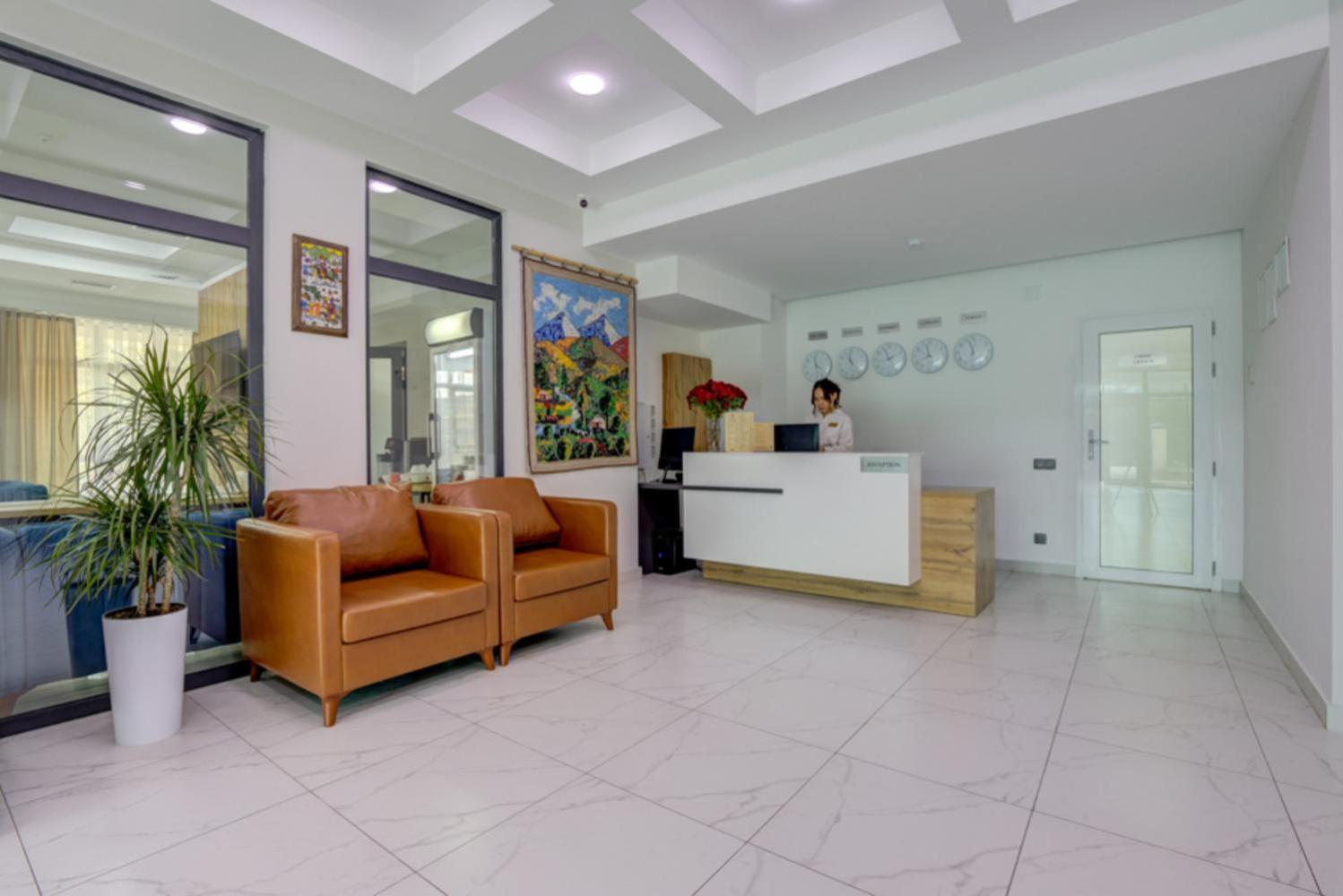 Aisha Hotel Bishkek Ngoại thất bức ảnh