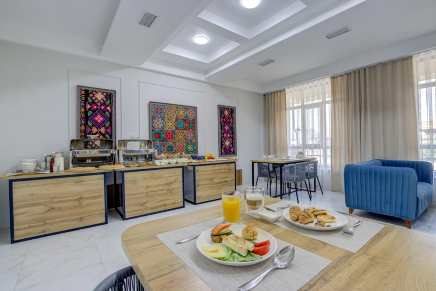 Aisha Hotel Bishkek Ngoại thất bức ảnh